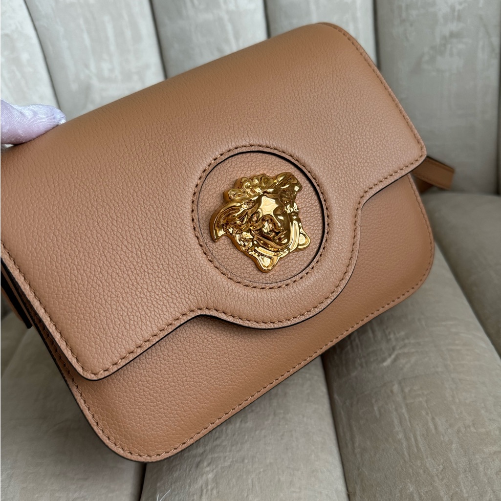 ショルダーバッグ・ポシェット VERSACE beige leather shoulder bag VERSACE Bag Blue Quilted Denim Leather Crossbody Shoulder